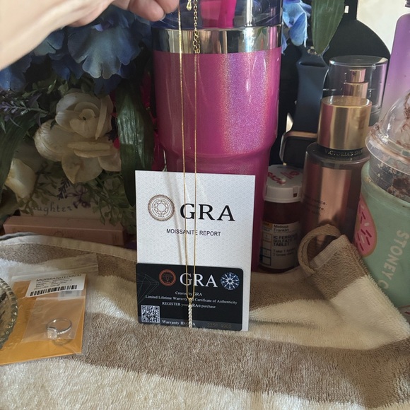 Elegant Gold Necklace - Picture 1 of 2